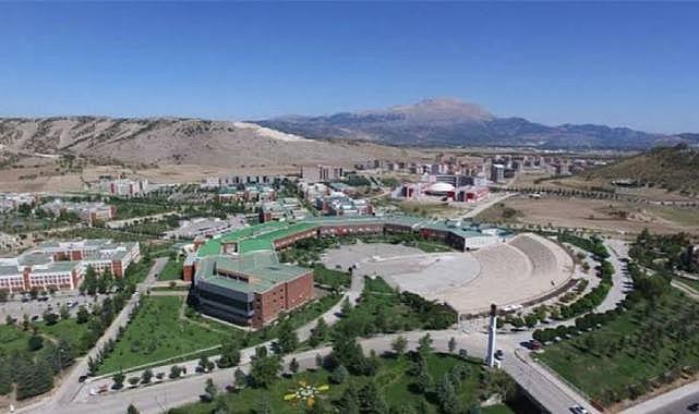 Süleyman Demirel Üniversitesi’nde korkutan olay: Plastik tavandan düşen öğrenci ağır yaralandı