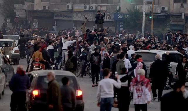 Suriye&#039;de muhaliflerin ilerleyişi sürüyor! Şam öncesi son kale olan Humus kentine 5 kilometre kaldı
