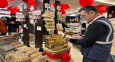 Ticaret Bakanlığı ekipleri İzmir’de market ve pastaneleri denetledi