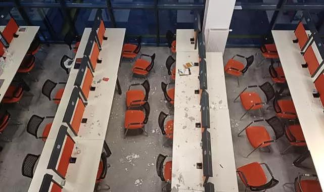 Yıldız Teknik Üniversitesi'nin yeni inşa edilen kütüphanesinde isyan ettiren görüntü