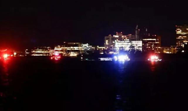 ABD’de şok: Yolcu uçağı ve askeri helikopter çarpıştı, 18 kişi hayatını kaybetti