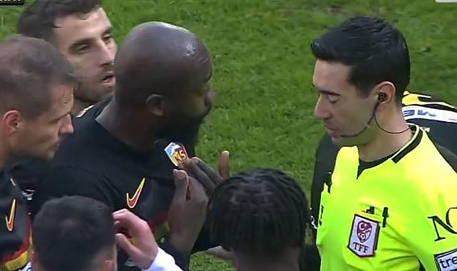 Bahoken takım arkadaşına tokat attı! Kayserispor maçında şoke eden olay