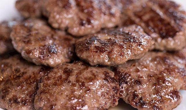 Bakanlık Açıkladı: İzmir&#039;deki Bir İşletmede Köfte İçerisinde Kanatlı Hayvan Eti Bulundu