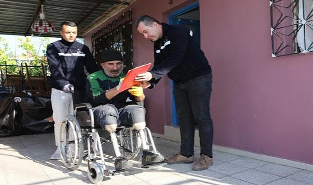 Bayraklı Belediyesinden engelli vatandaşlara tekerlekli sandalye