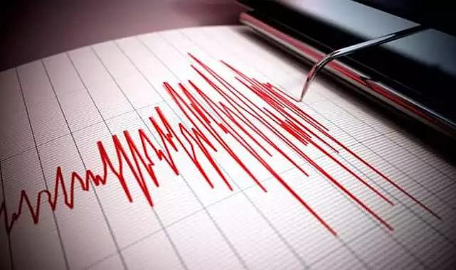 Doğu Azerbaycan&#039;da 4,3 büyüklüğünde deprem! Beşik gibi sallandılar