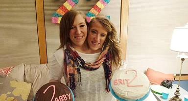 Dünyanın en ünlü yapışık ikizi vücut yapılarını paylaştı! Abby ve Brittany Hensel görenleri şaşkına çevirdi