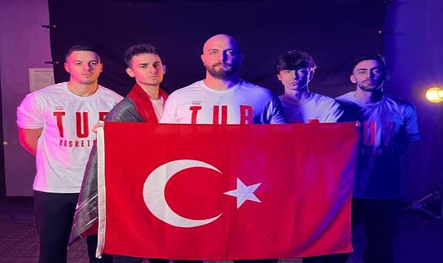 E-spor milli takımından gururlandıran dünya ikinciliği