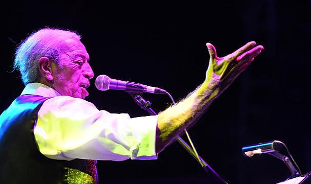 Edip Akbayram yoğun bakımda