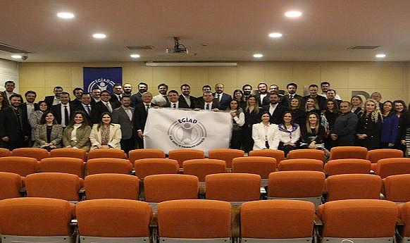 EGİAD’da Yeni Dönem Başladı: M. Kaan Özhelvacı Başkanlık Görevini Devraldı