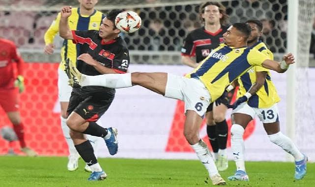 Fenerbahçe adını play off&#039;a yazdırdı: 2-2