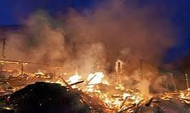 Gece çıkan yangın neredeyse bütün köyü yok etti