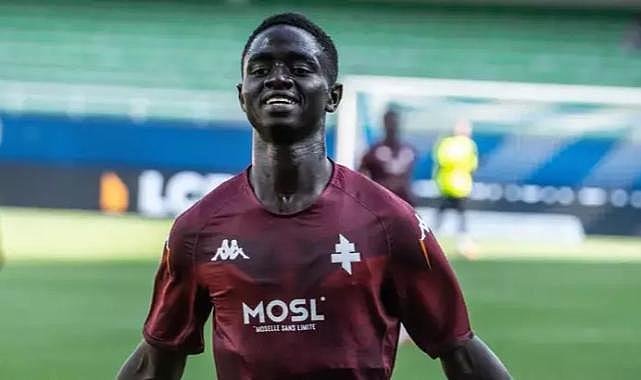 Göztepe&#039;ye Fransa&#039;dan 19&#039;luk golcü transferi! Kanatta da oynuyor