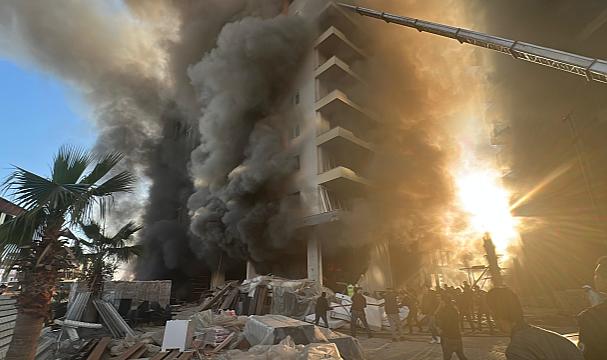 İşçiler, alevlerin arasından böyle kurtarıldı