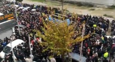 İzmir Büyükşehir işçileri iş bıraktı: İZELMAN ve İZENERJİ işçileri Tugay'ın makamına yürüyecek