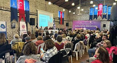 İzmir’de “İleri Yaşta Dijital Eşitlik” sempozyumu büyük ilgi gördü