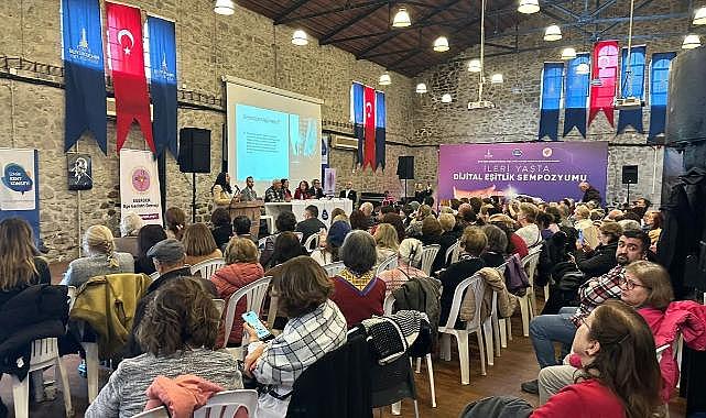 İzmir’de “İleri Yaşta Dijital Eşitlik” sempozyumu büyük ilgi gördü