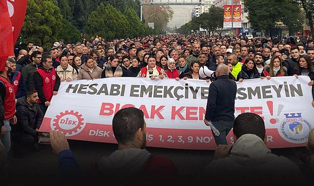 İzmir&#039;de işçilerin eylemi bitti. Maaşlar hesaplarda!