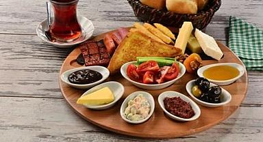 İzmir mi Çeşme mi? 755 TL'lik "mini" kahvaltı şoke etti!