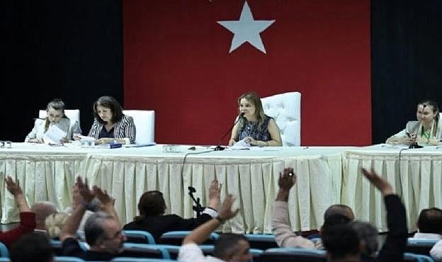 Konak Meclisi&#039;nde Logo Tartışması: CHP&#039;li 3 Meclis Üyesi Toplantıyı Terk Etti!