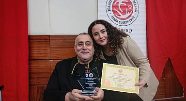 Konak'ta Vefa Gecesi: Erhan Gölbey Spora Katkılarından Dolayı Ödüllendirildi