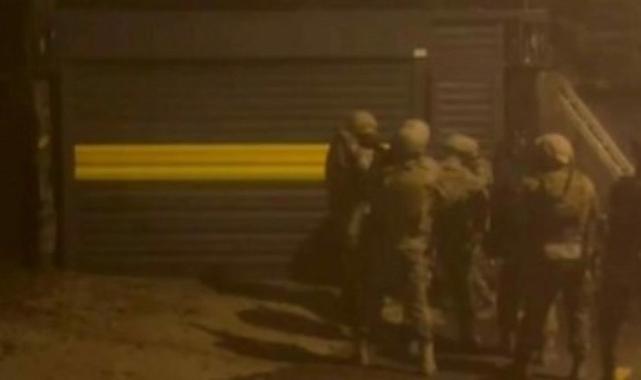 Konak&#039;ta zehir tacirlerine operasyon: Müzisyen, torbacı çıktı, 4 kişi gözaltına alındı