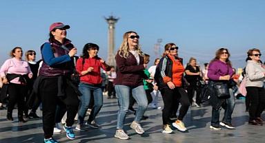 Konak yeni yıla dansla 'merhaba' dedi