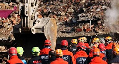 Konya’da 4 katlı apartman çöktü