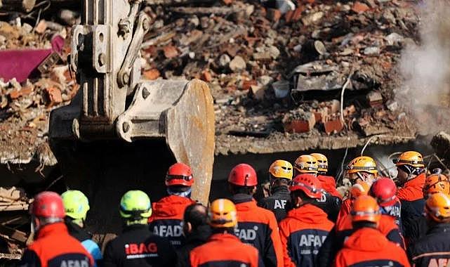 Konya’da 4 katlı apartman çöktü