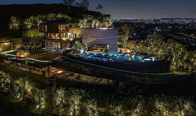 Los Angeles&#039;ın en pahalı evi de cayır cayır yandı: O ailenin malikanesiydi!