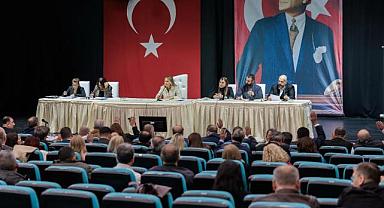 Maaşları ödeyemeyen Konak Belediyesi kredi için OHAL ilan etti!