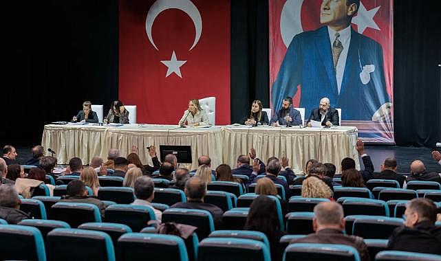 Maaşları ödeyemeyen Konak Belediyesi kredi için OHAL ilan etti!