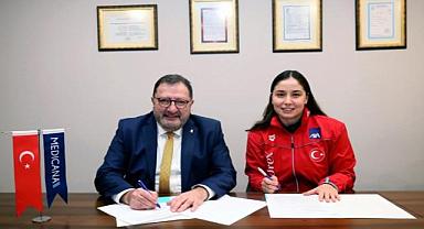 Medicana İzmir Hastanesi, başarılı yüzücü Bengisu Avcı'nın sağlık sponsoru oldu