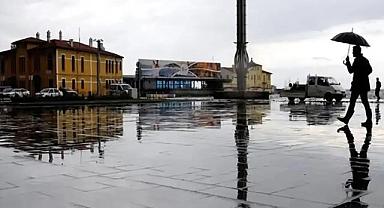 Meteoroloji saat ve tarih verdi: İzmir'e sağanak yağmur geliyor