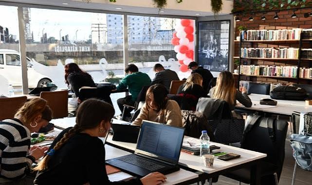 Öğrencilerin yeni gözdesi: Özge Polat kent kitaplığı