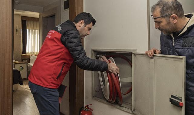 Otellerdeki acil çıkış kapıları ile yangın merdivenleri hayat kurtarıyor