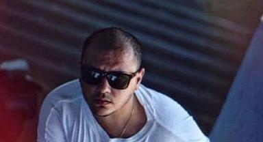 Oyuncu Atlas Karan Tumluer’den modern komediye yeni yorum: Revü Şov