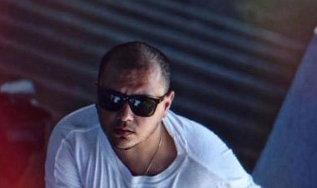 Oyuncu Atlas Karan Tumluer’den modern komediye yeni yorum: Revü Şov