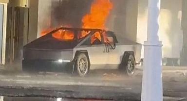 Patlayan Tesla'da not bulunduğu ortaya çıktı: ''Bu bir uyanma çağrısıdır''