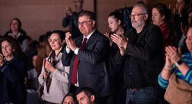 Şehir Tiyatroları'nın “Çok Tuhaf Soruşturma” oyununa büyük ilgi