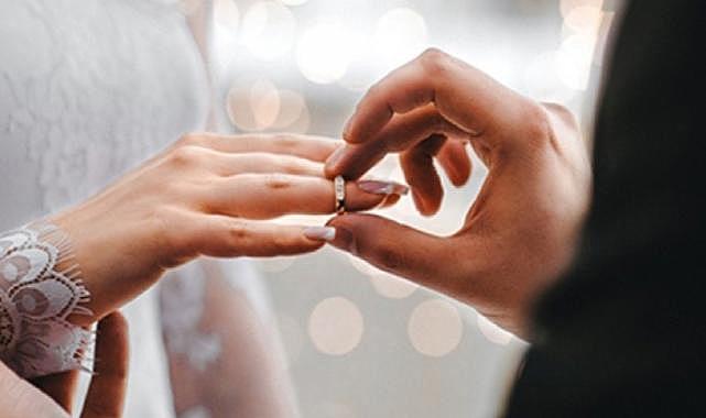 Sosyal medya üzerinden &quot;töre gereği&quot; diyerek 105 bin lira dolandırdılar