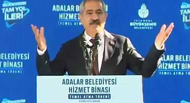 'Söylemesem rahat edemem' dedi, ikinci kez kürsüye geldi! Belediye başkanı törene damga vurdu