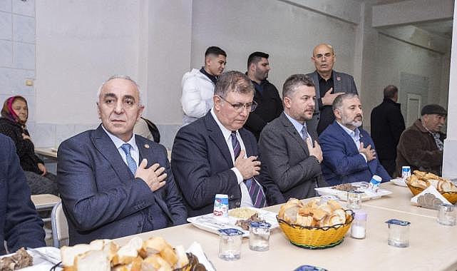 Başkan Tugay Buca Cemevi’nde Hızır Orucu lokmasına ortak oldu