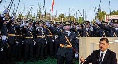 Başkan Tugay’dan TSK’dan ihraç edilen teğmenlere İzmir daveti: Onlarla çalışmaktan onur duyarım