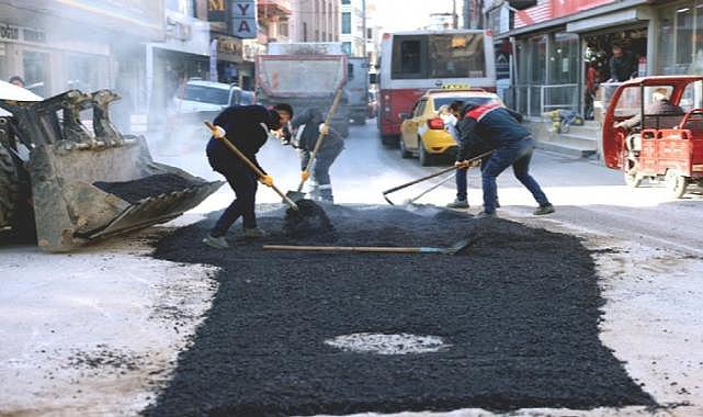 Bayraklı'da asfalt çalışmaları sürüyor