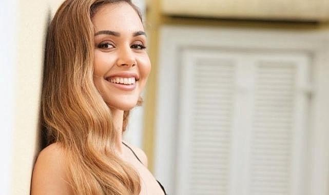 Berfu Yenenler, Zorlu Süreci Duyurdu: &quot;Aklımı Yitirmek Üzereyim&quot;