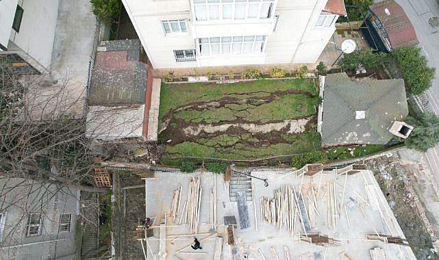Beylikdüzü’nde inşaat sırasında bir binanın istinat duvarı çöktü