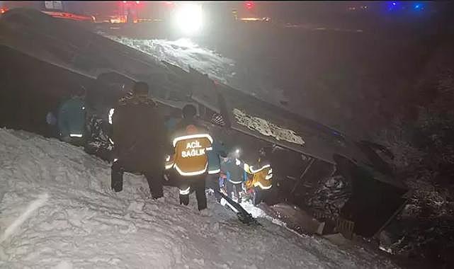 Bingöl&#039;de Yolcu Otobüsü Kar nedeniyle Şarampole Devirdi: 5 Ölü, 38 Yaralı