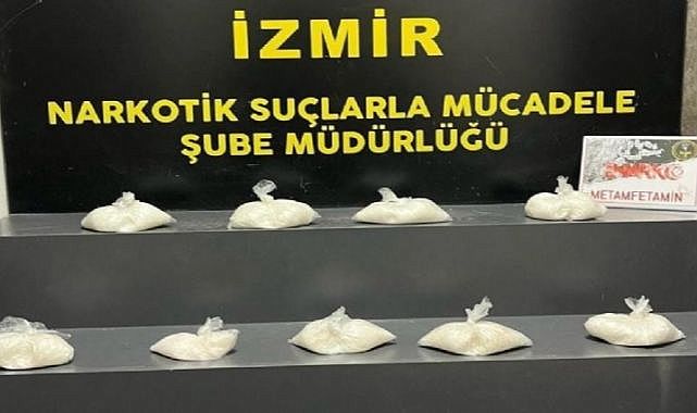 İzmir&#039;de 4 kilonun üzerinde metamfetamin ele geçirildi
