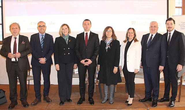 İzmir’de Özel Sektör, STK Ve Üniversitelerle Bir Araya Gelindi