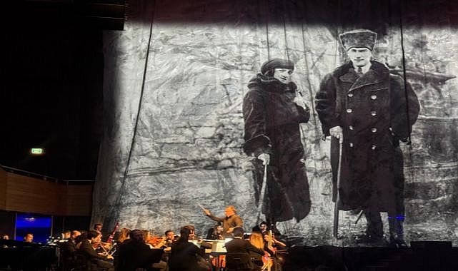 Kemal ile Latife danslı anlatımı İzmir’de ikinci defada salon doldurdu